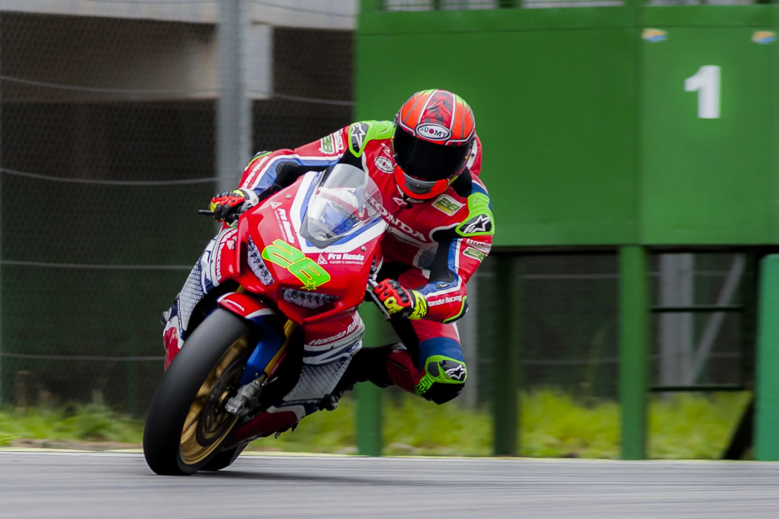 Imagem Gaúcho Pedro Sampaio assume a liderança do SuperBike Brasil