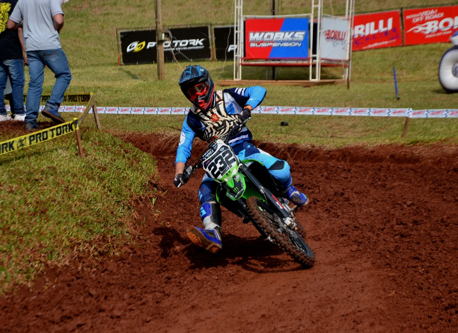 Imagem Sul Brasileiro de Motocross abre em Tapejara com etapa de luxo e homenagem aos pais