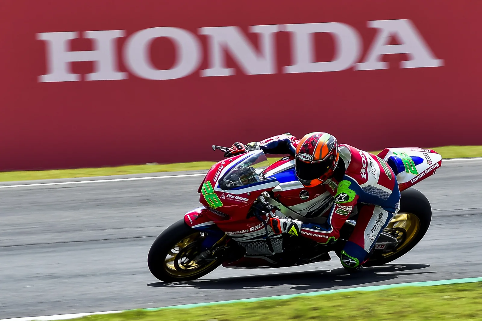 Imagem Pedro Sampaio, de Bento Gonçalves, é vice no SuperBike Brasil