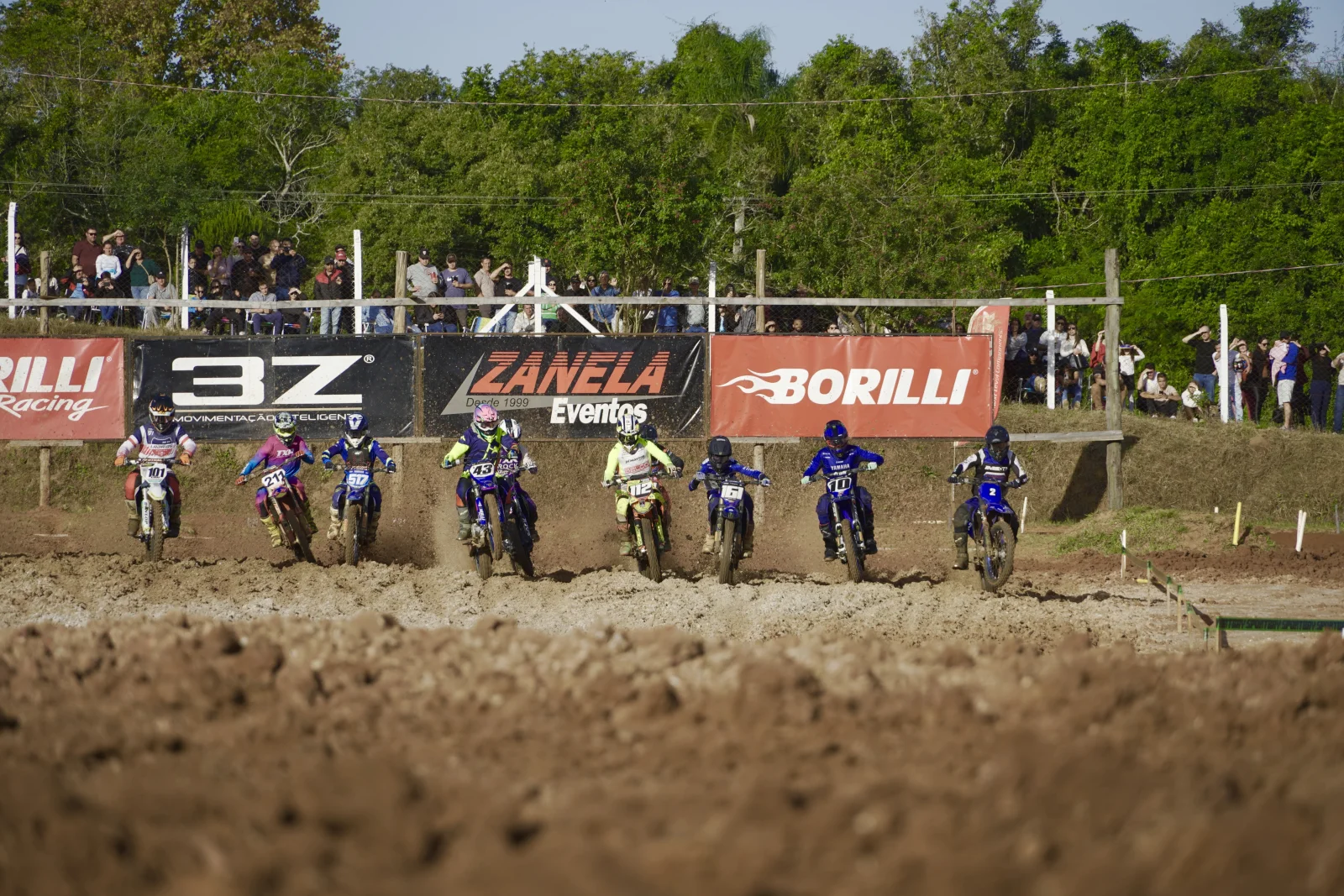 Imagem Domingo histórico no Gaúcho de Motocross reúne multidão e pilotos de diversos lugares do mundo na terceira etapa do Campeonato Gaúcho de Motocross