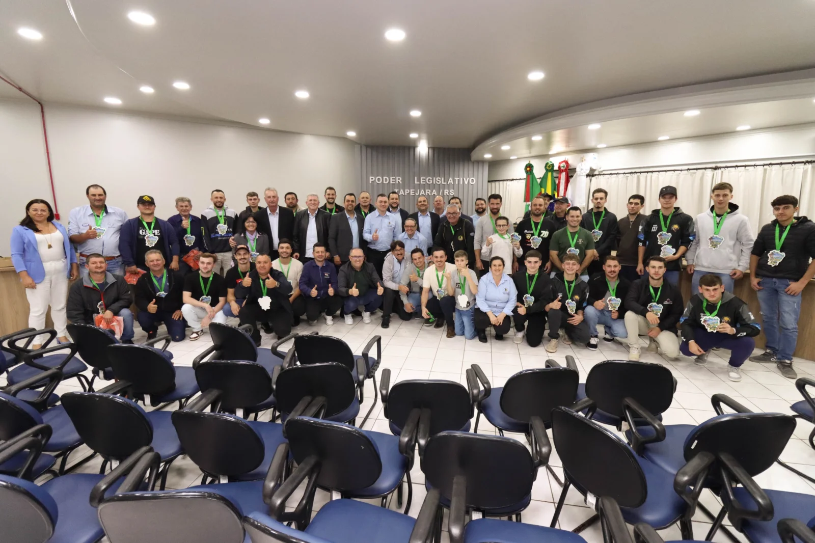Imagem TAPEJARA - HOMENAGEIA OS PILOTOS TAPEJARENSES NA CAMARA MUNICIPAL DE VEREADORES