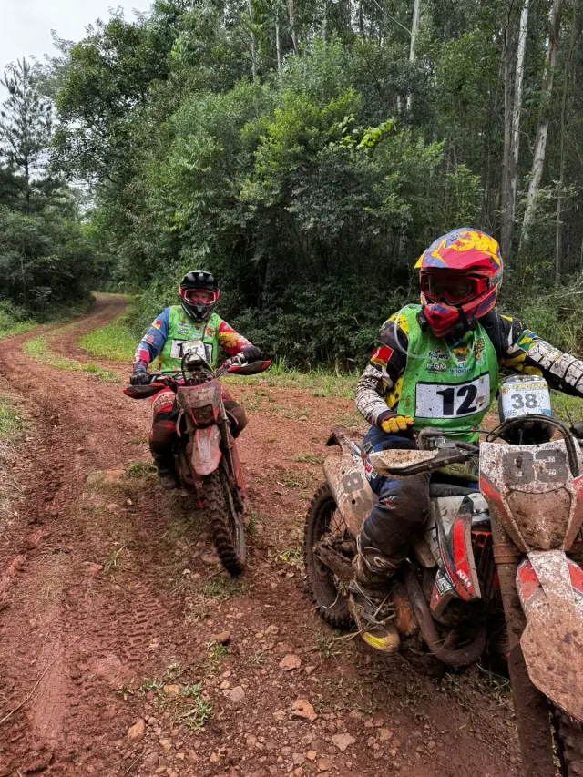 Imagem Cerca de 100 pilotos participam da 3ª etapa do Sportbay Gaúcho de Enduro Regularidade