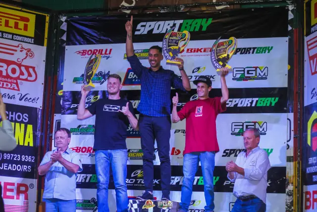 Imagem FGM realiza entrega de troféus dos Campeonatos Gaúcho de Velocross, Copa Norte, Copa Pirelli, Summer Cup e Fassina de Motocross