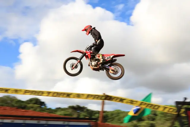 Imagem Motocross em Gentil foi espetáculo de adrenalina e público