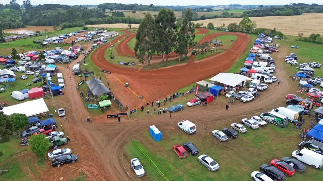 Imagem BRASILEIRO DE VELOCROSS - Disputas acirradas e provas eletrizantes em Contenda/PR