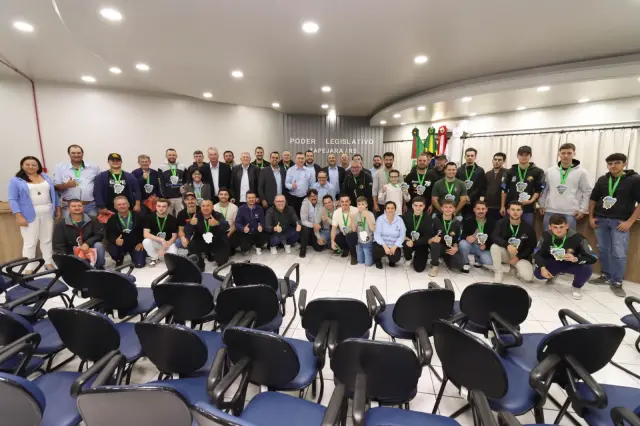 Imagem TAPEJARA - HOMENAGEIA OS PILOTOS TAPEJARENSES NA CAMARA MUNICIPAL DE VEREADORES